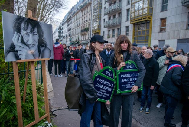 Inauguration of The Jane Birkin Footbridge - Paris Charlotte Gainsbourg, Lou Doillon attending the inauguration of the footbridge « Jane Birkin » in Paris, France on December 13, 2025. Photo by Denis Prezat ABACAPRESS.COM Paris France  Copyright: xPrezatxDenis ABACAx