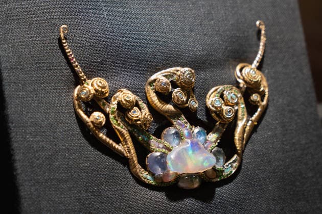 Sotheby s Icons and Bing Crosby Exhibitions press preview Louis Comfort Tiffany Medusa Pendant Necklace sold for almost 4 million dollars on view during press preview at Sotheby s Icons and Bing Crosby Exhibitions in New York, NY on December 13, 2025. New York New York United States Copyright: LevxRadin