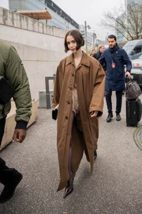 Emily in Paris cast - Paris Lily Collins arrives at Gare d’Austerlitz by the Orient Express in Paris, on December 14, 2025. Photo by Eliot Blondet ABACAPRES.COM Paris France France  Copyright: xBlondetxEliot ABACAx