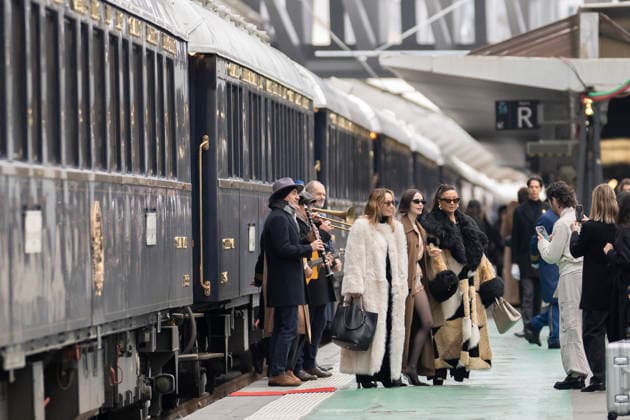 Emily in Paris cast - Paris Philippine Leroy Beaulieu, Lily Collins and Ashley Park arrive at Gare d’Austerlitz by the Orient Express in Paris, on December 14, 2025. Photo by Eliot Blondet ABACAPRES.COM Paris France France  Copyright: xBlondetxEliot ABACAx