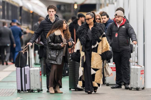 Emily in Paris cast - Paris Ashley Park arrives at Gare d’Austerlitz by the Orient Express in Paris, on December 14, 2025. Photo by Eliot Blondet ABACAPRES.COM Paris France France  Copyright: xBlondetxEliot ABACAx