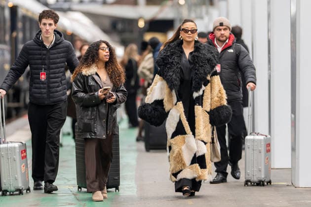 Emily in Paris cast - Paris Ashley Park arrives at Gare d’Austerlitz by the Orient Express in Paris, on December 14, 2025. Photo by Eliot Blondet ABACAPRES.COM Paris France France  Copyright: xBlondetxEliot ABACAx