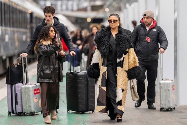 Emily in Paris cast - Paris Ashley Park arrives at Gare d’Austerlitz by the Orient Express in Paris, on December 14, 2025. Photo by Eliot Blondet ABACAPRES.COM Paris France France  Copyright: xBlondetxEliot ABACAx