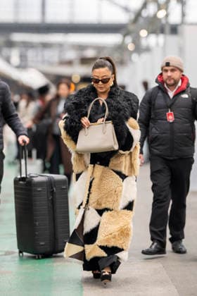 Emily in Paris cast - Paris Ashley Park arrives at Gare d’Austerlitz by the Orient Express in Paris, on December 14, 2025. Photo by Eliot Blondet ABACAPRES.COM Paris France France  Copyright: xBlondetxEliot ABACAx
