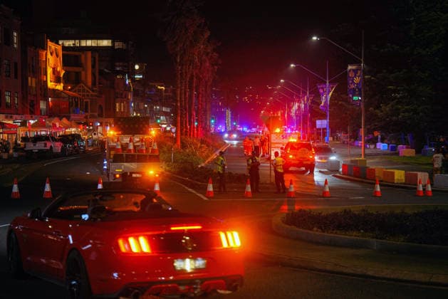 At least 12 dead, 29 injured in Australian beach shooting SYDNEY, AUSTRALIA - DECEMBER 14: Police teams take security measures in the area where a terrorist attack, which targeted the Jewish community on the first night of Hanukkah (Chanukkah), occurred at Bondi Beach, Sydney, Australia on December 14, 2025. At least 12 people have been confirmed dead, and 29 remain hospitalised. Claudio Galdames A Anadolu Sydney Australia. Editorial use only. Please get in touch for any other usage.  Copyright: x2025xAnadoluxClaudioxGaldamesxAx