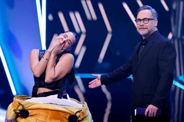 Presenter Amira Aly took 4th place as the character Eggi here alongside presenter Matthias Opdenhövel in the Prosieben show The Masked Singer at the MMC Studios in Ossendorf Cologne, 13 12 2025 NRW Germany Copyright: xChristophxHardtx