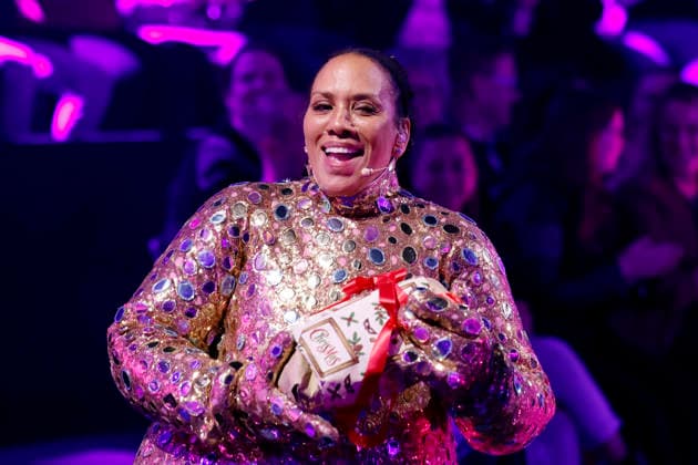 Model Barbara Becker as the character Smiley in the Prosieben show The Masked Singer at the MMC Studios in Ossendorf Cologne, 13 12 2025 NRW Germany Copyright: xChristophxHardtx