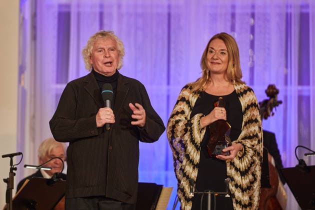 Mezzo-soprano Magdalena Kozena and her husband, British conductor Simon Rattle (left), received the Antonin Dvorak Award for 2025 from President Petr Pavel (not seen) in the Spanish Hall of Prague Castle, in Prague, on December 14, 2025. (CTKxPhoto DorotaxHolubova) CTKPhotoP2025121406654  CTKPhotoP2025121406654