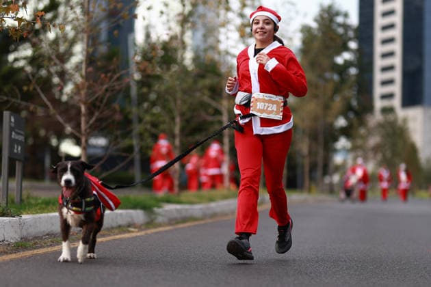 The 2025 Santa Run race in Mexico City MEXICO CITY, MEXICO - DECEMBER 14: People dressed in Santa Claus costumes participate in the Santa Run race, at La Mexicana Park, in Mexico City, Mexico on December 14, 2025. Hundreds of people dressed as Santa Claus, some accompanied by their dogs, gathered at La Mexicana Park for the annual 5 km and 10 km Santa Run races. Daniel Cardenas Anadolu Mexico City Mexico. Editorial use only. Please get in touch for any other usage.  Copyright: x2025xAnadoluxDanielxCardenasx