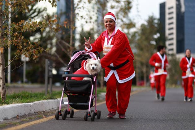 The 2025 Santa Run race in Mexico City MEXICO CITY, MEXICO - DECEMBER 14: People dressed in Santa Claus costumes participate in the Santa Run race, at La Mexicana Park, in Mexico City, Mexico on December 14, 2025. Hundreds of people dressed as Santa Claus, some accompanied by their dogs, gathered at La Mexicana Park for the annual 5 km and 10 km Santa Run races. Daniel Cardenas Anadolu Mexico City Mexico. Editorial use only. Please get in touch for any other usage.  Copyright: x2025xAnadoluxDanielxCardenasx