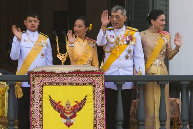 Thai King Maha Vajiralongkorn BANGKOK, THAILAND - MAY 06: (from L to R) Thailand s Princess Sirivannavari Nariratana, Prince Dipangkorn Rasmijoti, Princess Bajrakitiyabha Mahidol, Thailand King Maha Vajiralongkorn Bodindradebayavarangkun (Rama X) and Queen Suthida appear on the balcony of Suddhaisavarya Prasad Hall of the Grand Palace during a public audience on the last day of his royal coronation in Bangkok, Thailand on May 06, 2019. Banghok Thailand. Editorial use only. Please get in touch for any other usage.  Copyright: x2025xAnadoluxGuillaumexPayenx