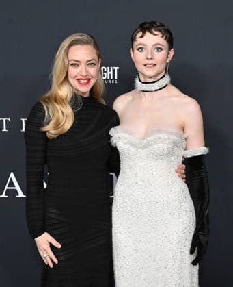 Searchlight Pictures™ ˜The Testament of Ann Lee™ Premiere Amanda Seyfried and Tomasin Mckenzie arriving to the Los Angeles premiere of Searchlight Pictures™ The Testament of Ann Lee at the Linwood Dunn Theater on December 14, 2025 in Hollywood, Ca. Hollywood Linwood Dunn Theater California USA Copyright: xLisaxOConnor xAFF-USA.COMx