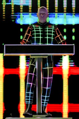 Henning Schmitz from Kraftwerk live at a concert of their multimedia tour in the Mitsubishi Electric Halle Duesseldorf, 14 12 2025 Foto:xxF.xZeisingx xFuturexImagex kraftwerk_5210