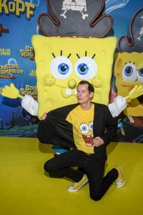 ABBberlin Malte Arkona as a guest on the yellow carpet at the German premiere of SPONGEBOB SCHWAMMKOPF PIRATEN AHOI at the cinema in the Kulturbrauerei on 14 12 2025 Berlin Germany