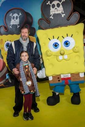 ABBberlin Frida Korittke and Oliver Korittke father and daughter as guests on the yellow carpet at the German premiere of SPONGEBOB SCHWAMMKOPF PIRATEN AHOI at the cinema in the Kulturbrauerei on 14 12 2025 Berlin Germany