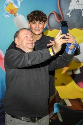 ABBberlin Sven Plate and Benni BK as guests on the yellow carpet at the German premiere of SPONGEBOB SCHWAMMKOPF PIRATEN AHOI at the cinema in the Kulturbrauerei on 14 12 2025 Berlin Germany