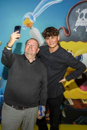 ABBberlin Sven Plate and Benni BK as guests on the yellow carpet at the German premiere of SPONGEBOB SCHWAMMKOPF PIRATEN AHOI at the cinema in the Kulturbrauerei on 14 12 2025 Berlin Germany