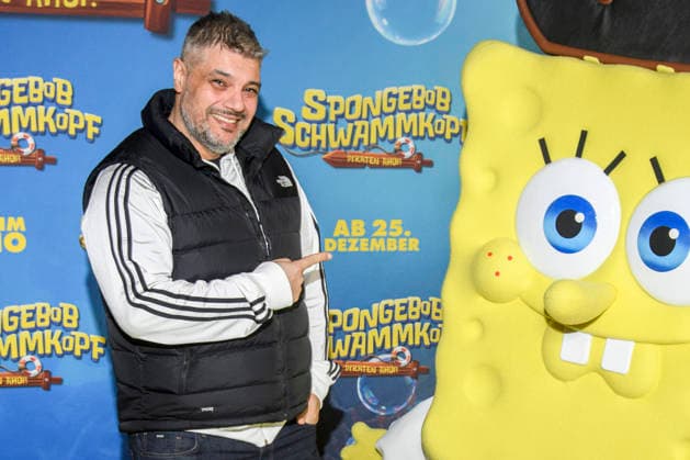 ABBberlin Imad Mardnli as a guest on the yellow carpet at the German premiere of SPONGEBOB SCHWAMMKOPF PIRATEN AHOI at the cinema in the Kulturbrauerei on 14 12 2025 Berlin Germany