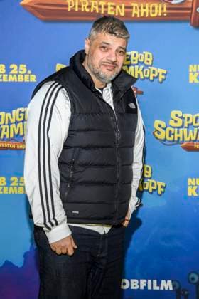 ABBberlin Imad Mardnli as a guest on the yellow carpet at the German premiere of SPONGEBOB SCHWAMMKOPF PIRATEN AHOI at the cinema in the Kulturbrauerei on 14 12 2025 Berlin Germany