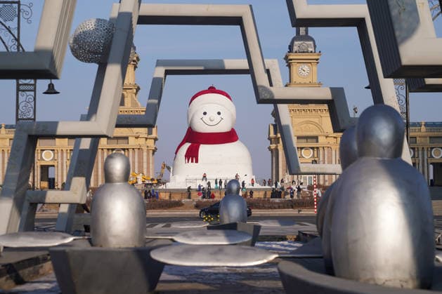 HARBIN, CHINA - DECEMBER 15: A giant snowman makes appearance at the Qunli music park on December 15, 2025 in Harbin, Heilongjiang Province of China. This year s giant snowman, 19 meters in height and made with some 3,000 cubic meters of snow, is one meter taller than that of last year.  Copyright: xChinaxNewsxServicex 111609907175