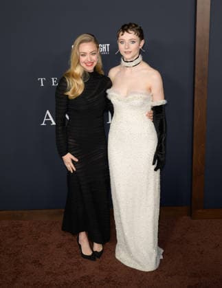 Testament of Ann Lee Premiere - Los Angeles, USA LOS ANGELES, USA. December 14, 2025: Amanda Seyfried & Thomasin McKenzie at the premiere of The Testament of Ann Lee at the Linwood Dunn Theatre. Los Angeles CA USA  Copyright: xPaulxSmith Featureflashx