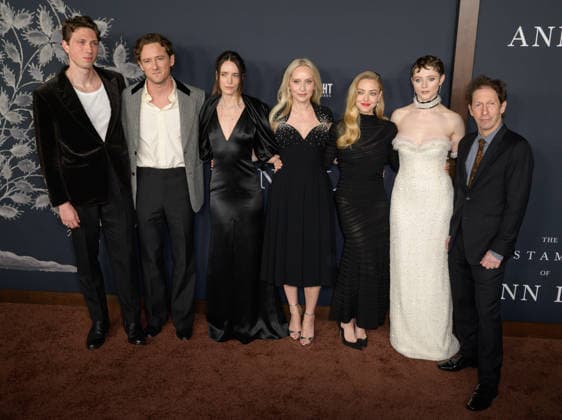 Testament of Ann Lee Premiere - Los Angeles, USA LOS ANGELES, USA. December 14, 2025: Jamie Bogyo, Lewis Pullman, Stacy Martin, Mona Fastvold, Amanda Seyfried, Thomasin McKenzie & Tim Blake Nelson at the premiere of The Testament of Ann Lee at the Linwood Dunn Theatre. Los Angeles CA USA  Copyright: xPaulxSmith Featureflashx