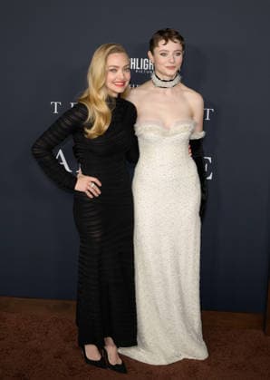 Premiere of The Testament of Ann Lee in Los Angeles LOS ANGELES, USA December 14, 2025 Amanda Seyfried Thomasin McKenzie at the premiere of The Testament of Ann Lee at the Linwood Dunn Theatre Picture Paul Smith Featureflash 451556 2025 12 14 CA Los Angeles  Copyright: xPaulxSmithx xFeaturesxFlashx xStarfacex STAR_451556_047