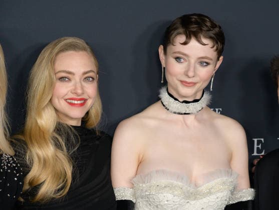 Premiere of The Testament of Ann Lee in Los Angeles LOS ANGELES, USA December 14, 2025 Amanda Seyfried Thomasin McKenzie at the premiere of The Testament of Ann Lee at the Linwood Dunn Theatre Picture Paul Smith Featureflash 451556 2025 12 14 CA Los Angeles  Copyright: xPaulxSmithx xFeaturesxFlashx xStarfacex STAR_451556_055