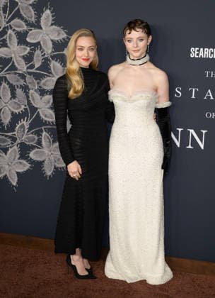 Premiere of The Testament of Ann Lee in Los Angeles LOS ANGELES, USA December 14, 2025 Amanda Seyfried Thomasin McKenzie at the premiere of The Testament of Ann Lee at the Linwood Dunn Theatre Picture Paul Smith Featureflash 451556 2025 12 14 CA Los Angeles  Copyright: xPaulxSmithx xFeaturesxFlashx xStarfacex STAR_451556_062