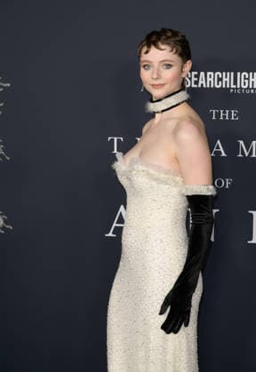 Premiere of The Testament of Ann Lee in Los Angeles LOS ANGELES, USA December 14, 2025 Thomasin McKenzie at the premiere of The Testament of Ann Lee at the Linwood Dunn Theatre Picture Paul Smith Featureflash 451556 2025 12 14 CA Los Angeles  Copyright: xPaulxSmithx xFeaturesxFlashx xStarfacex STAR_451556_078