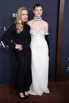 14 December 2025 - Los Angeles, California - Amanda Seyfried, Thomasin McKenzie Los Angeles Premiere Of Searchlight Pictures The Testament Of Ann Lee held at Linwood Dunn Theater.in Los Angeles. Los Angeles USA - ZUMAa123 20251214_zaa_a123_097 Copyright: xADx