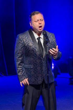 Paul Potts live at Paul Potts Friends in the Stadthalle Krone Bautzen, 14 12 2025 Foto:xM.xWehnertx xFuturexImagex potts_5205