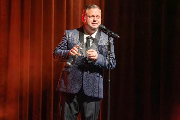 Paul Potts live at Paul Potts Friends in the Stadthalle Krone Bautzen, 14 12 2025 Foto:xM.xWehnertx xFuturexImagex potts_5207