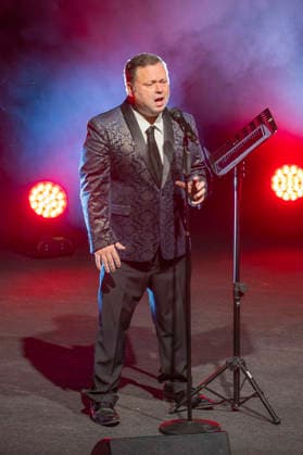 Paul Potts live at Paul Potts Friends in the Stadthalle Krone Bautzen, 14 12 2025 Foto:xM.xWehnertx xFuturexImagex potts_5208