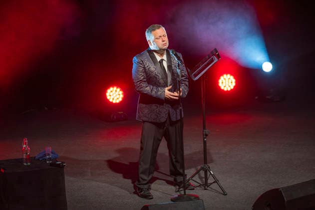 Paul Potts live at Paul Potts Friends in the Stadthalle Krone Bautzen, 14 12 2025 Foto:xM.xWehnertx xFuturexImagex potts_5210