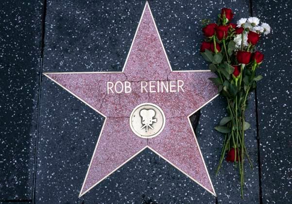 December 15, 2025 - Hollywood, California, USA - Flowers are left on Hollywood Boulevard in remembrance of Hollywood icon Rob Reiner, who was found stabbed to death along with his wife, Michele Singer Reiner, yesterday in their Brentwood home. The Reiners so, Nick Reiner, 32, has been arrested in connection with the murder and is being held on a $4 million bail. Hollywood USA - ZUMAce6_ 20251215_zaf_ce6_001 Copyright: xBrianxCahnx