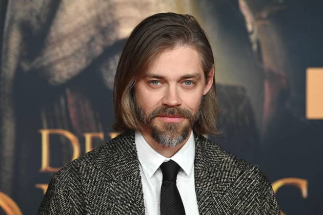 Tom PAYNE, actor, portrait, portrait, portrait, cropped single image, single motif, red carpet, red carpet show, arrival, film premiere DER MEDICUS 2 on 15 12 2025 at the Cinedom cinema in Cologne,
