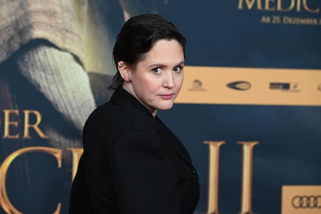 Emily COX, actress, portrait, portrait, portrait, cropped single image, single motif, red carpet, red carpet show, arrival, arrival, film premiere DER MEDICUS 2 on 15 12 2025 at the Cinedom cinema in Cologne,