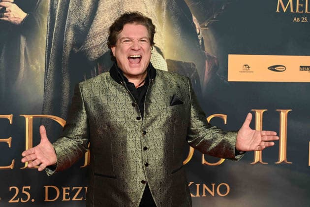 Francis FULTON SMITH, actor, portrait, portrait, portrait, cropped single image, single motif, red carpet, red carpet show, arrival, film premiere DER MEDICUS 2 on 15 12 2025 at the Cinedom cinema in Cologne,
