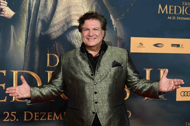 Francis FULTON SMITH, actor, portrait, portrait, portrait, cropped single image, single motif, red carpet, red carpet show, arrival, film premiere DER MEDICUS 2 on 15 12 2025 at the Cinedom cinema in Cologne,