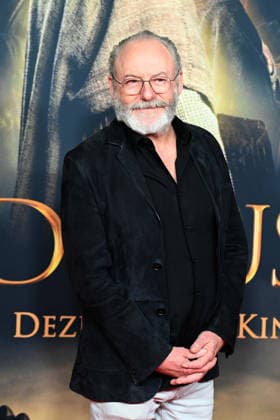 Liam CUNNINGHAM, actor, portrait, portrait, portrait, cropped single image, single motif, red carpet, red carpet show, arrival, film premiere DER MEDICUS 2 on 15 12 2025 at the Cinedom cinema in Cologne,