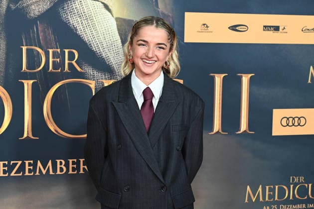 Rosie BOORE, actress, portrait, portrait, cropped single image, single motif, red carpet, red carpet show, arrival, arrival, film premiere DER MEDICUS 2 on 15 12 2025 at the Cinedom cinema in Cologne,