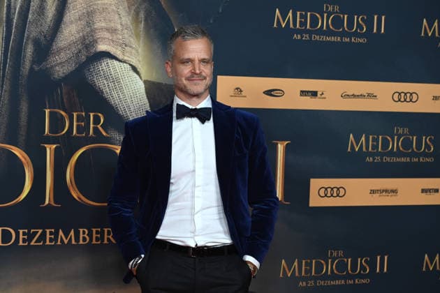 Mate HAUMANN, actor, portrait, portrait, portrait, cropped single image, single motif, red carpet, red carpet show, arrival, film premiere DER MEDICUS 2 on 15 12 2025 at the Cinedom cinema in Cologne,