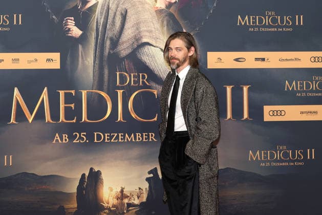 Tom Payne at the movie premiere of The Medicus 2 on 15 12 2025 in Cologne The Medicus 2 movie premiere in Cologne