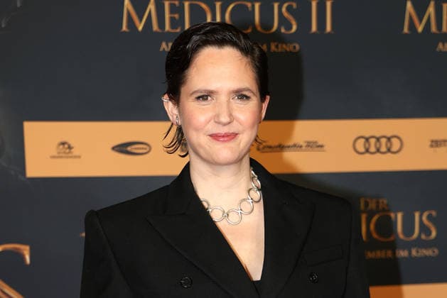 Emily Cox at the movie premiere of The Medicus 2 on 15 12 2025 in Cologne The Medicus 2 movie premiere in Cologne