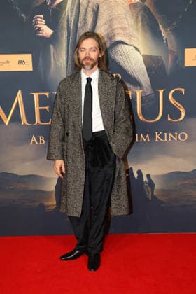 Tom Payne at the movie premiere of The Medicus 2 on 15 12 2025 in Cologne The Medicus 2 movie premiere in Cologne