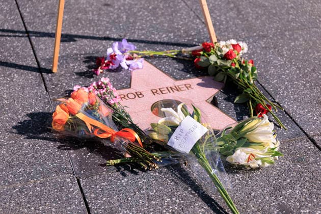 December 15, 2025, Hollywood, California, USA: A wreath of flowers placed on director actor Rob Reiner s Star on the Hollywood Walk of Fame on Monday December 15, 2025 in Hollywood, California. The LAPD confirmed that Rob Reiner and his wife Michele Singer Reiner were found dead in their Brentwood home. Their son Nick has been arrested in connection to their deaths. JAVIER ROJAS PI Hollywood USA - ZUMAp124 20251215_zaa_p124_032 Copyright: xJavierxRojasx