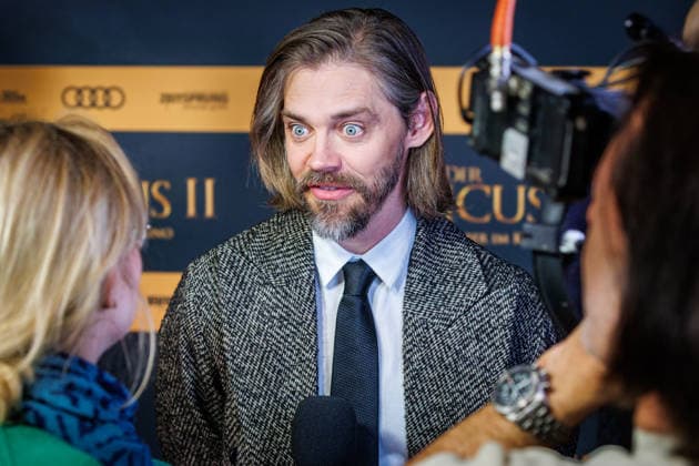 15 12 2025 Cologne World premiere of the historical film DER MEDICUS 2 at Cinedom Cologne Red Carpet Here Tom Payne Cologne Cinedom North Rhine-Westphalia Germany