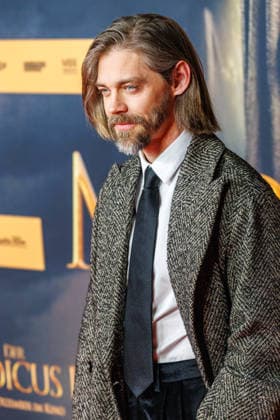 15 12 2025 Cologne World premiere of the historical film DER MEDICUS 2 at Cinedom Cologne Red Carpet Here Tom Payne Cologne Cinedom North Rhine-Westphalia Germany