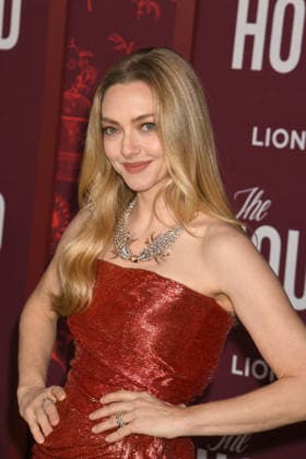 HOLLYWOOD, CA - DECEMBER 15: Amanda Seyfried at the Los Angeles premiere of The Housemaid on December 15, 2025 at the TCL Chinese Theater in Hollywood, California. Copyright: xJeffreyxMayerx